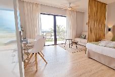 Apartamento en Los Realejos - LOS ROQUES vistas al mar con terraza y jardín priv